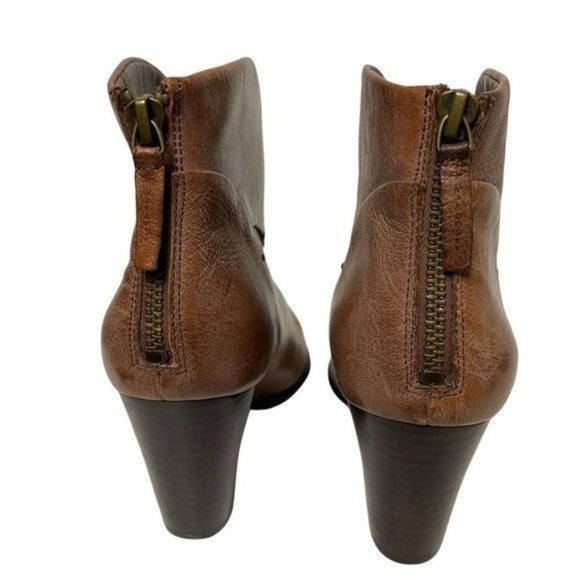 B. Makowsky Quinn Womens Brown Leather Ankle Booties Size 8.5 Almond Toe - Picture 4 of 13